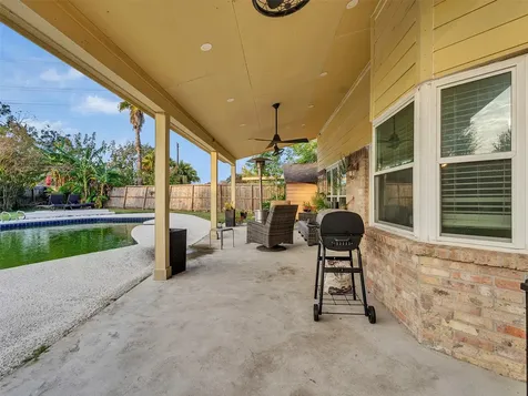 925 N Amy Drive Deer Park TX 77536