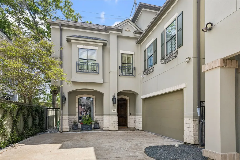 24 Hackberry Lane B Houston TX 77027