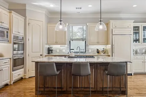 24 Hackberry Lane B Houston TX 77027