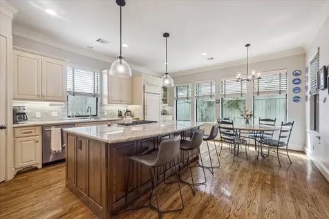 24 Hackberry Lane B Houston TX 77027