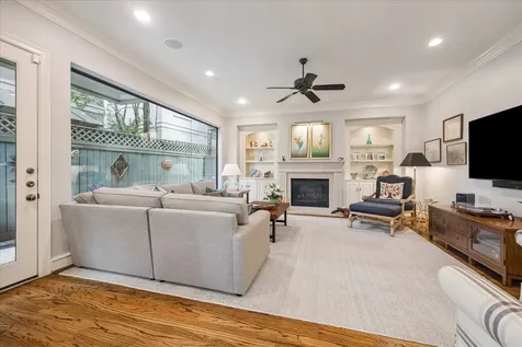 24 Hackberry Lane B Houston TX 77027