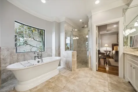 24 Hackberry Lane B Houston TX 77027