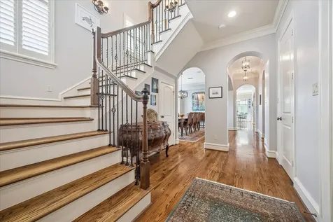 24 Hackberry Lane B Houston TX 77027