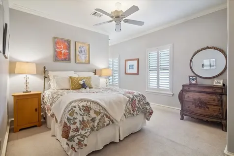 24 Hackberry Lane B Houston TX 77027