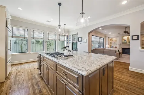 24 Hackberry Lane B Houston TX 77027