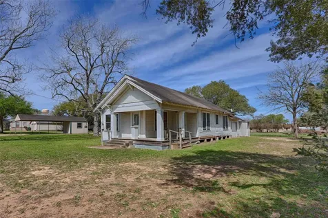 820 W Fairwinds Street Hallettsville TX 77964