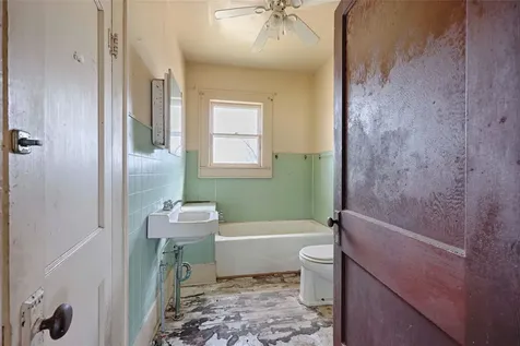 820 W Fairwinds Street Hallettsville TX 77964