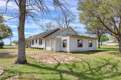 820 W Fairwinds Street Hallettsville TX 77964