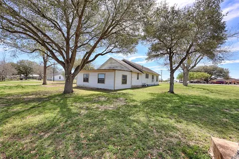 820 W Fairwinds Street Hallettsville TX 77964