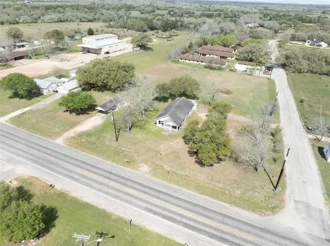 820 W Fairwinds Street Hallettsville TX 77964