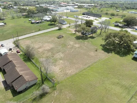 820 W Fairwinds Street Hallettsville TX 77964