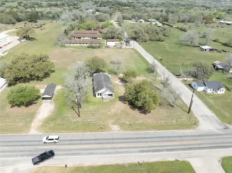 820 W Fairwinds Street Hallettsville TX 77964