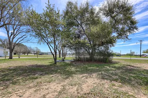 820 W Fairwinds Street Hallettsville TX 77964