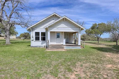 820 W Fairwinds Street Hallettsville TX 77964