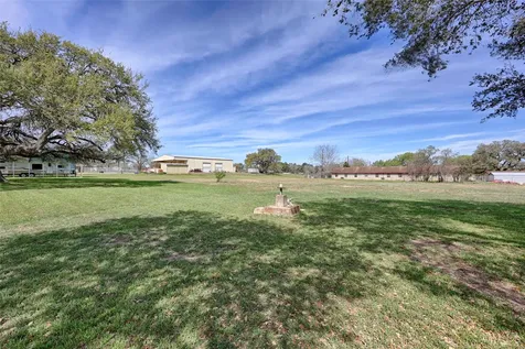 820 W Fairwinds Street Hallettsville TX 77964