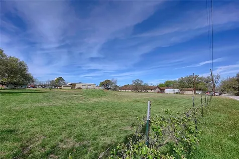 820 W Fairwinds Street Hallettsville TX 77964