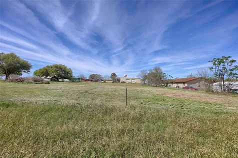 820 W Fairwinds Street Hallettsville TX 77964