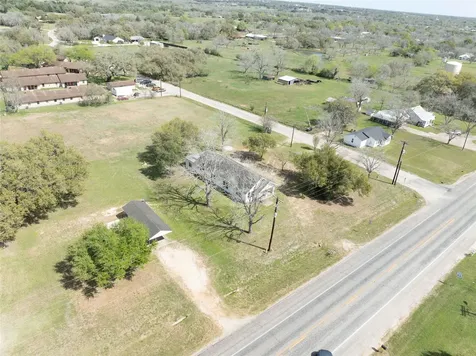 820 W Fairwinds Street Hallettsville TX 77964