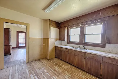 820 W Fairwinds Street Hallettsville TX 77964