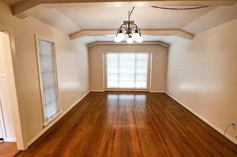 5235 Beechnut Street Houston TX 77096