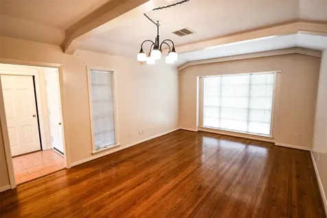 5235 Beechnut Street Houston TX 77096