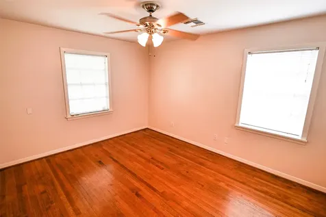 5235 Beechnut Street Houston TX 77096