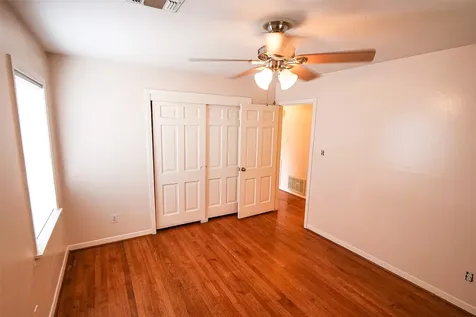 5235 Beechnut Street Houston TX 77096