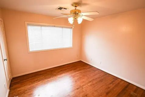 5235 Beechnut Street Houston TX 77096