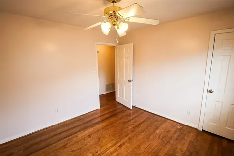 5235 Beechnut Street Houston TX 77096