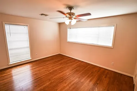 5235 Beechnut Street Houston TX 77096