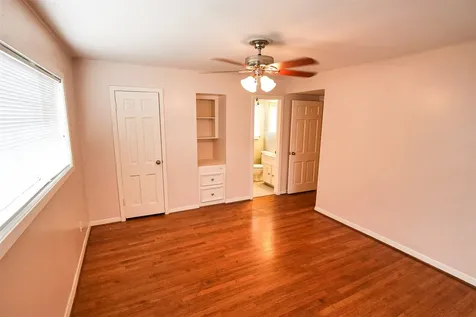 5235 Beechnut Street Houston TX 77096