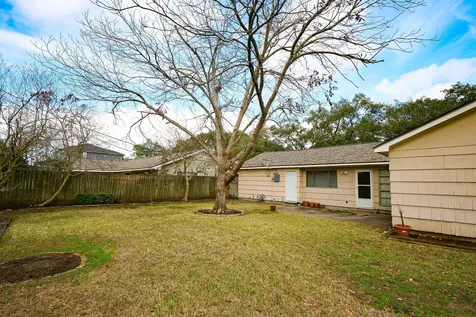 5235 Beechnut Street Houston TX 77096