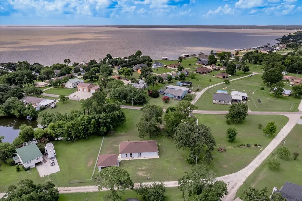 20 Coolcrest Drive Point Blank TX 77364