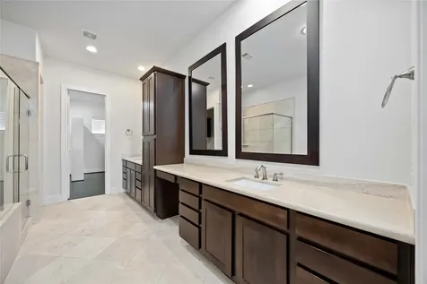 1104 Thompson Street Houston TX 77007
