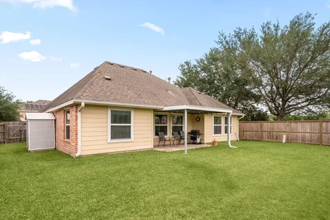 195 Midtown Park Drive Alvin TX 77511