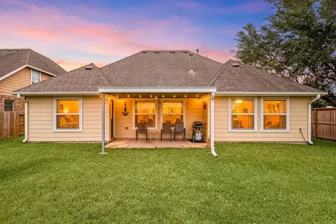 195 Midtown Park Drive Alvin TX 77511