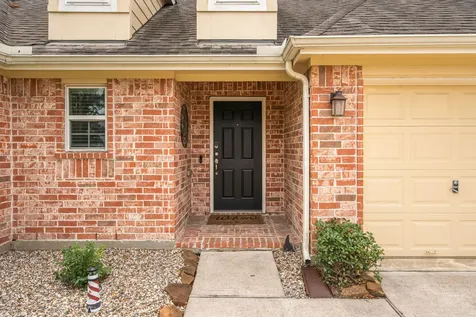 195 Midtown Park Drive Alvin TX 77511