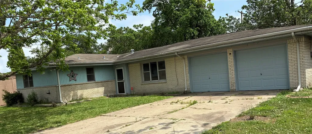 1133 25th Avenue N Texas City TX 77590