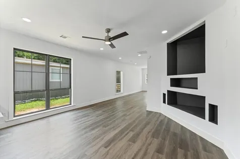 365 Road 5605 Cleveland TX 77327