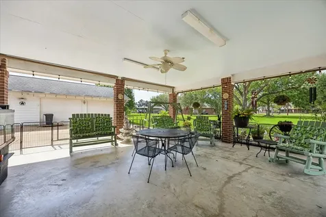 428 Briar Creek Lane Sealy TX 77474