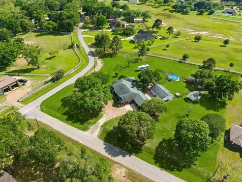 428 Briar Creek Lane Sealy TX 77474