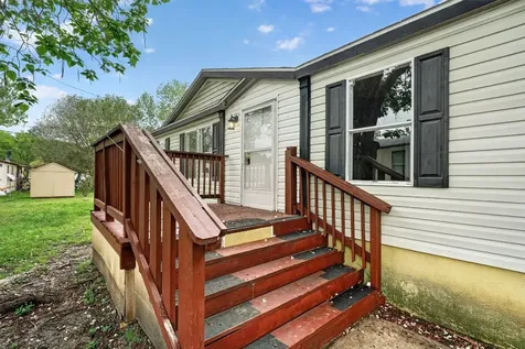 135 Kiowa Trail Lockhart TX 78644