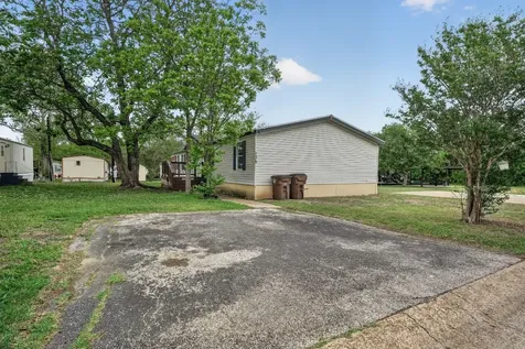 135 Kiowa Trail Lockhart TX 78644