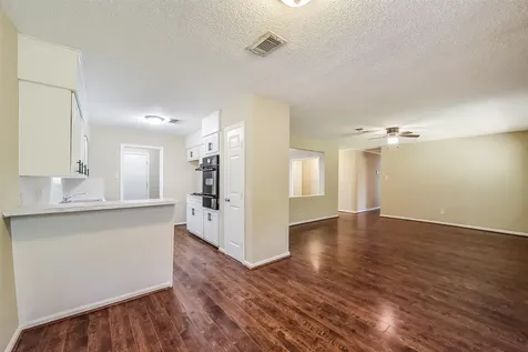 9418 Vicksburg Avenue Texas City TX 77591