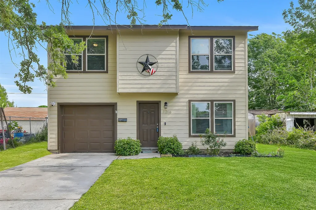 1216 8th Avenue N Texas City TX 77590