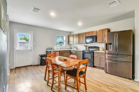 1216 8th Avenue N Texas City TX 77590