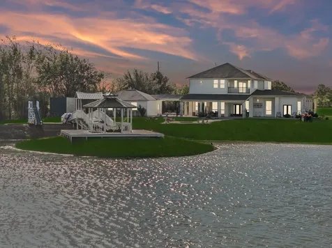 1024 Colibri Lake Lane Waller TX 77484