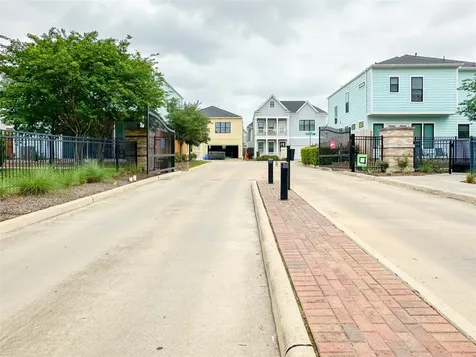 1104 Pearl Wood Drive Houston TX 77008