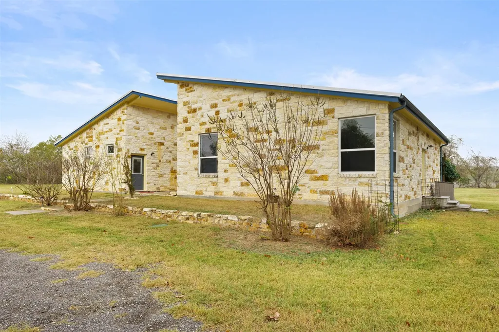 504 North Street Columbus TX 78934