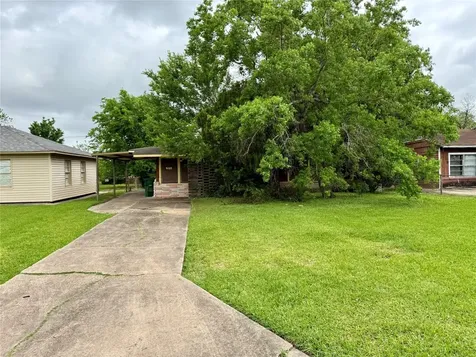 5123 Willow Glen Drive Houston TX 77033
